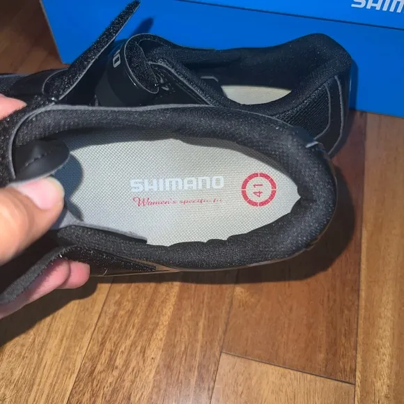 Shimano SH-WM53L women cycling shoes - size 8.5 NEW NEVER USED