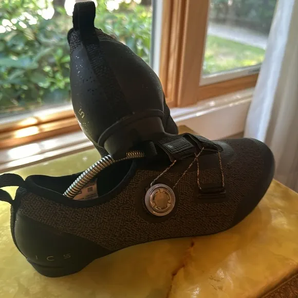 Shimano XC 700 Cycling Cleats