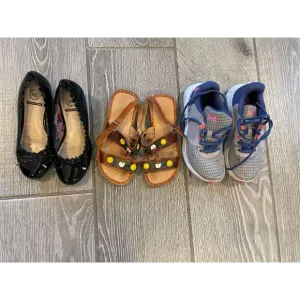 Size 1 Y Girl's Shoes Bundle