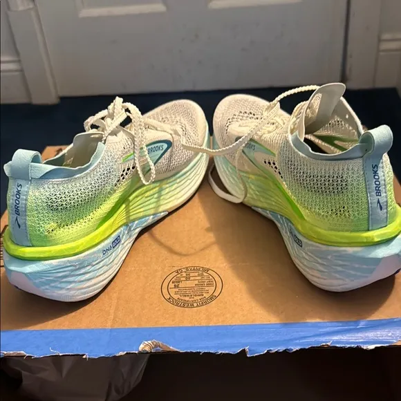 Size 10.5 - Brooks Hyperion Elite 4 PB Bluewash Green Gecko