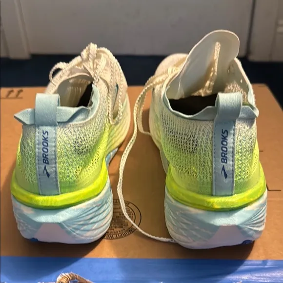 Size 10.5 - Brooks Hyperion Elite 4 PB Bluewash Green Gecko