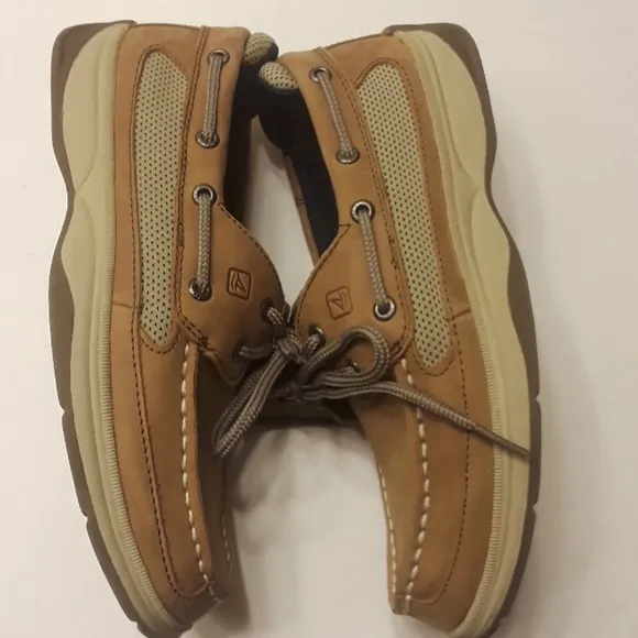 SIZE 4 M. SPERRY top-sider&quot;LANYARD&quot;  boy's leather shoes.