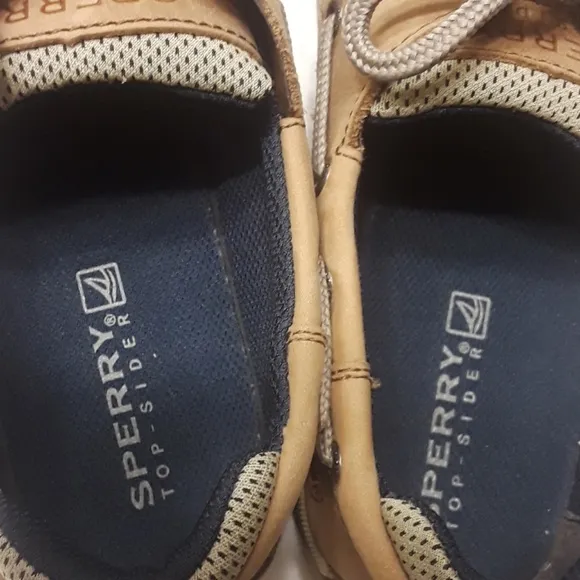 SIZE 4 M. SPERRY top-sider&quot;LANYARD&quot;  boy's leather shoes.