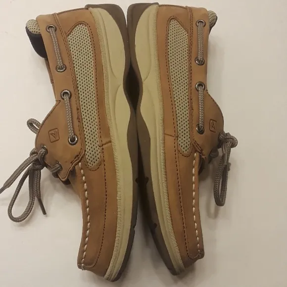 SIZE 4 M. SPERRY top-sider&quot;LANYARD&quot;  boy's leather shoes.