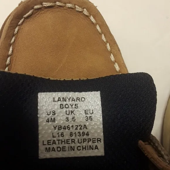 SIZE 4 M. SPERRY top-sider&quot;LANYARD&quot;  boy's leather shoes.