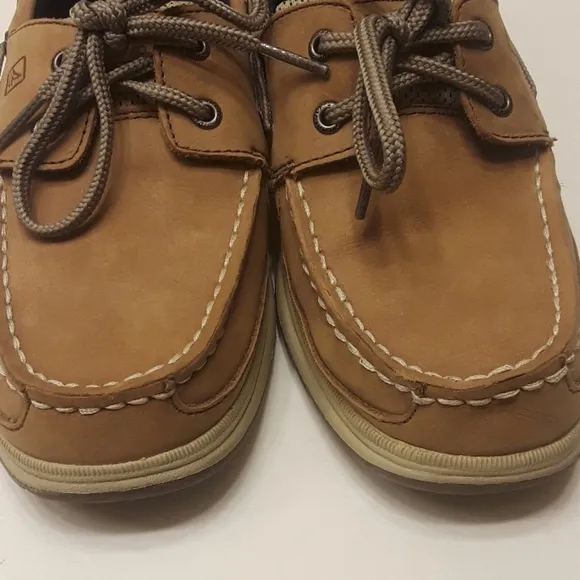 SIZE 4 M. SPERRY top-sider&quot;LANYARD&quot;  boy's leather shoes.