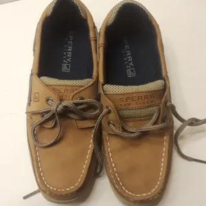 SIZE 4 M. SPERRY top-sider&quot;LANYARD&quot;  boy's leather shoes.