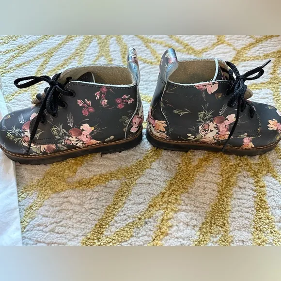 Size 8 WILDFLOWER BOUQUET Kids Floral High Top‎ Boot Mon Petit Shoes