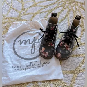 Size 8 WILDFLOWER BOUQUET Kids Floral High Top‎ Boot Mon Petit Shoes