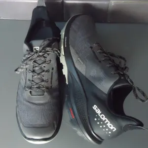 SIZE 9.5. Salomon Men's Trekking Outpulse GTX - GORE-TEX - hiking shoes.