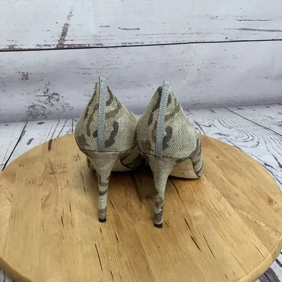 SJP Sarah Jessica Parker Shoes Womens sz 40.5 8 Cyrus Pointed Toe Camouflage