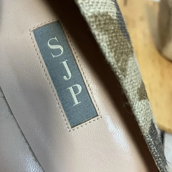 SJP Sarah Jessica Parker Shoes Womens sz 40.5 8 Cyrus Pointed Toe Camouflage
