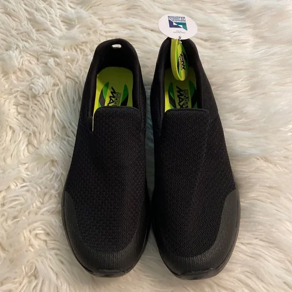 Skechers Goga Max Man Shoes size 11 BNWT color black please see all photos