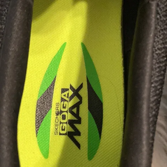 Skechers Goga Max Man Shoes size 11 BNWT color black please see all photos