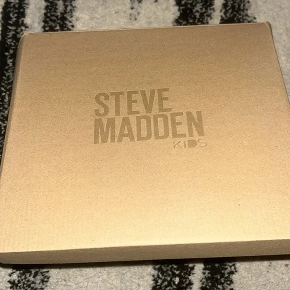 Steve Madden Girl's Cormac Sneaker Size 1 New in Box