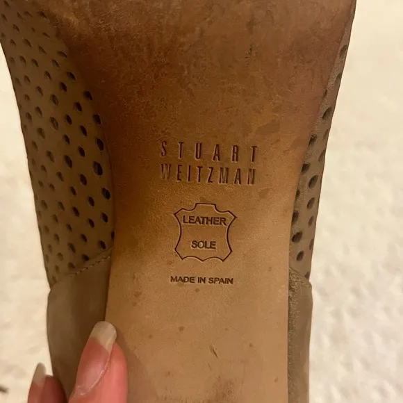 Stuart Weitzman &quot;Inandout&quot; stiletto heel booties in tan nubuck leather. Sz 7.5