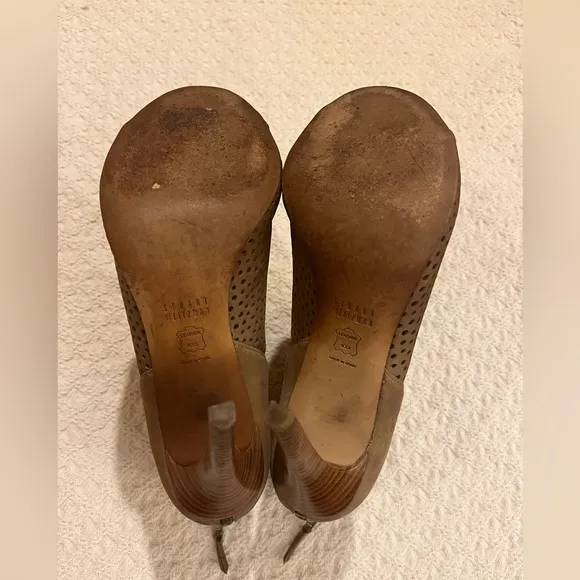 Stuart Weitzman &quot;Inandout&quot; stiletto heel booties in tan nubuck leather. Sz 7.5