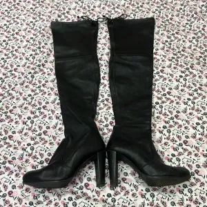 Stuart Weitzman Highland Tieland Napa Leather Thigh High Black Heeled Boots