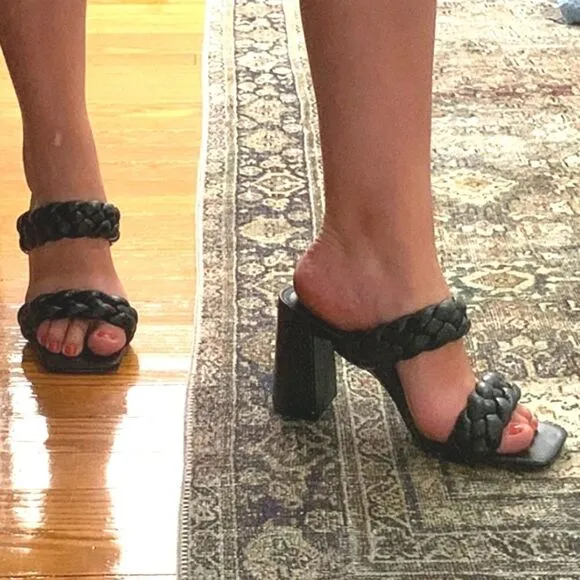 Super cute black double braid band syktmax heels sz 7