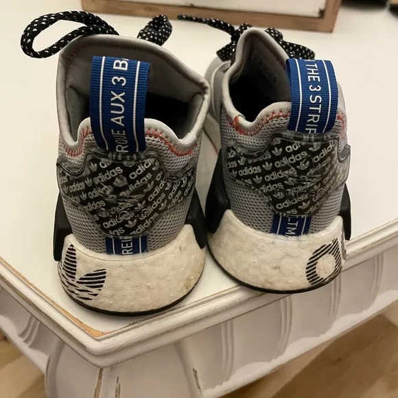 SZ 4Y Adidas NMDs