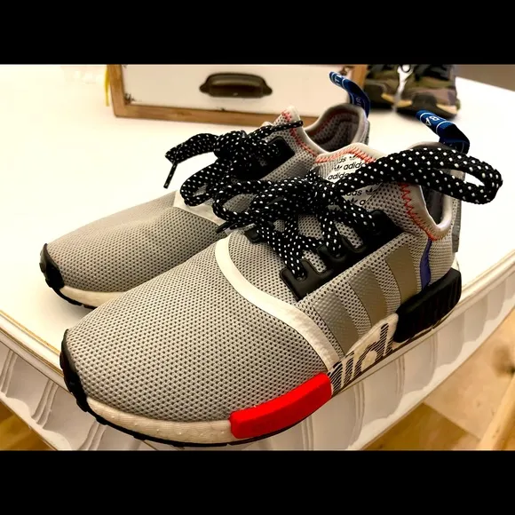SZ 4Y Adidas NMDs