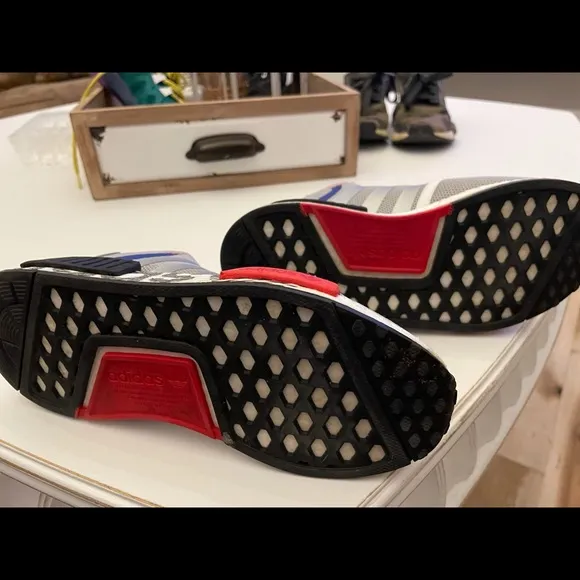 SZ 4Y Adidas NMDs