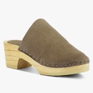 Tag &amp; Co Darcie Clog Taupe Color Suede Upper Wooden Soles Closed Toe SZ 6.5