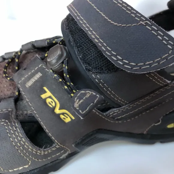 Teva NWOT Men's close toe sandal (9)