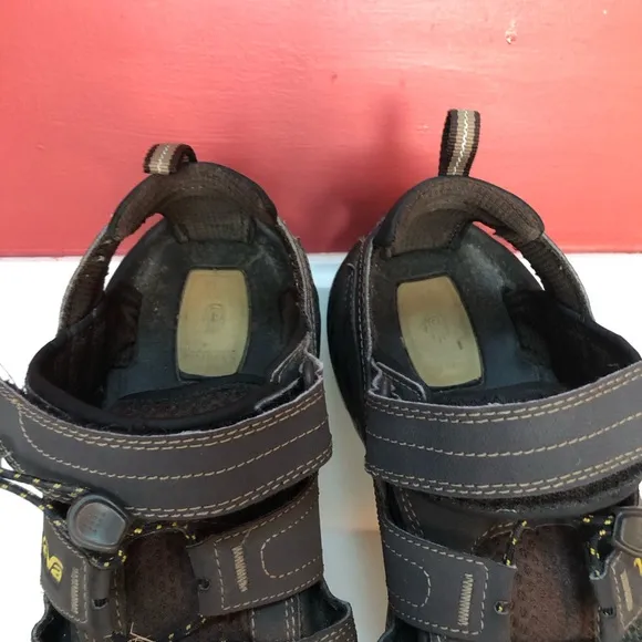 Teva NWOT Men's close toe sandal (9)