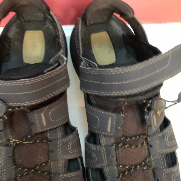 Teva NWOT Men's close toe sandal (9)