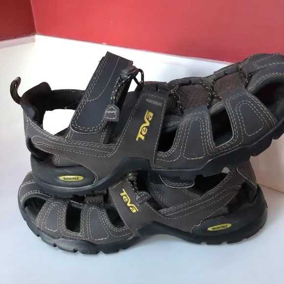 Teva NWOT Men's close toe sandal (9)