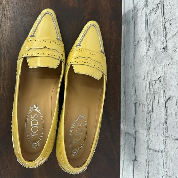 TOD’S Patent Leather Pointed Toe Kitten Heel Shoes 40 Mellow Yellow *EUC*But...