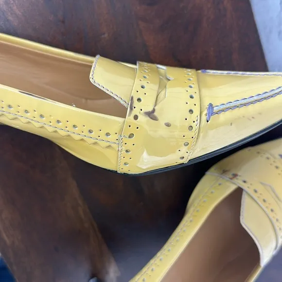 TOD’S Patent Leather Pointed Toe Kitten Heel Shoes 40 Mellow Yellow *EUC*But...