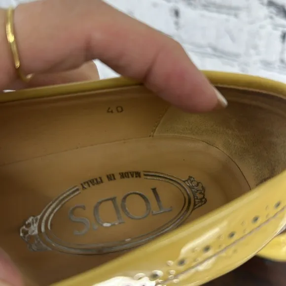 TOD’S Patent Leather Pointed Toe Kitten Heel Shoes 40 Mellow Yellow *EUC*But...