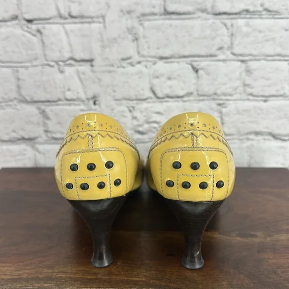 TOD’S Patent Leather Pointed Toe Kitten Heel Shoes 40 Mellow Yellow *EUC*But...