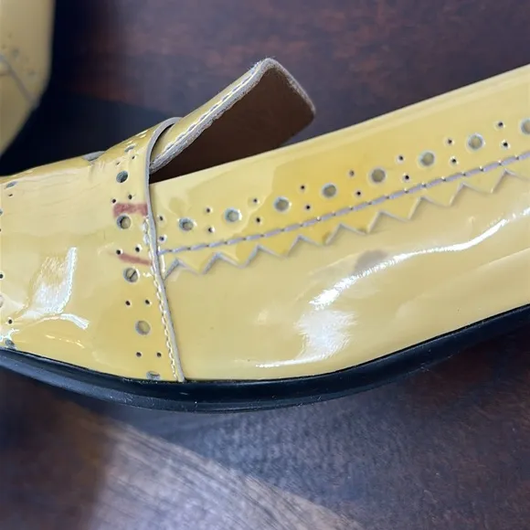 TOD’S Patent Leather Pointed Toe Kitten Heel Shoes 40 Mellow Yellow *EUC*But...