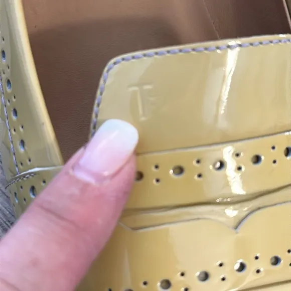 TOD’S Patent Leather Pointed Toe Kitten Heel Shoes 40 Mellow Yellow *EUC*But...