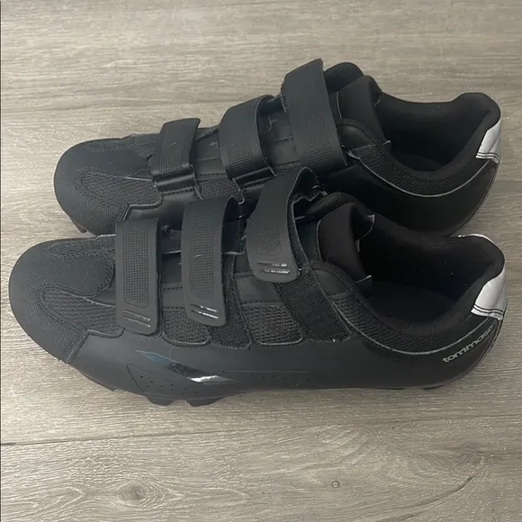 Tommaso Black Cycling Shoes with Velcro Straps