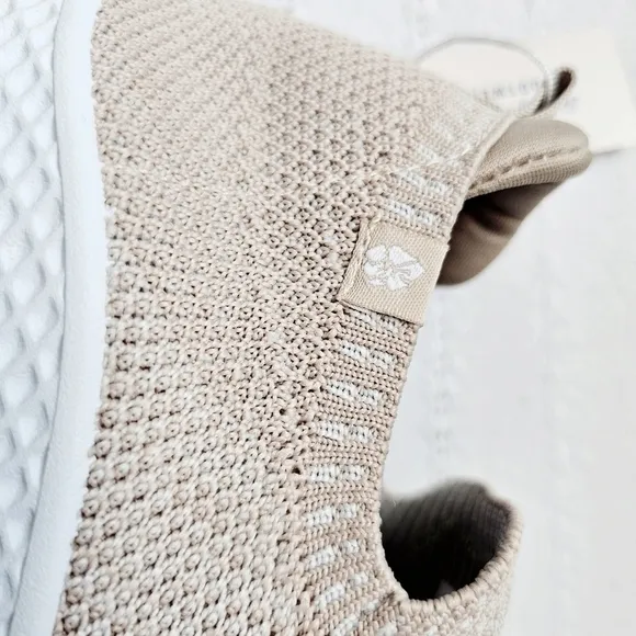 Tommy Bahama Memory Foam Knit Athletic Shoes Neutral Beige Women's Walking 10