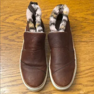 Toms Brown Leather shoes