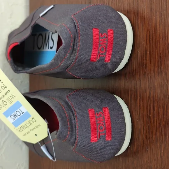 Toms Men's Gray and Red Audi Designed Classic Slip On Shoes Size 7.5