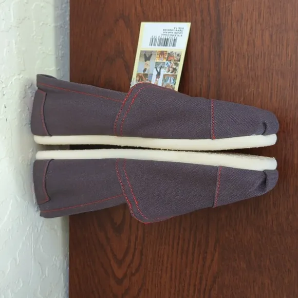 Toms Men's Gray and Red Audi Designed Classic Slip On Shoes Size 7.5