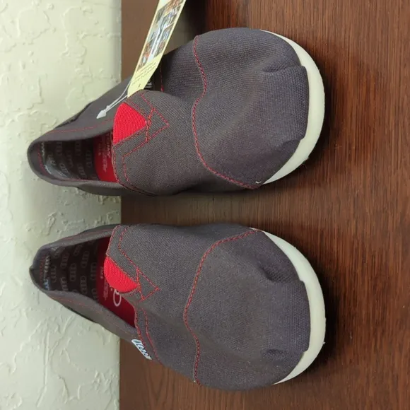 Toms Men's Gray and Red Audi Designed Classic Slip On Shoes Size 7.5