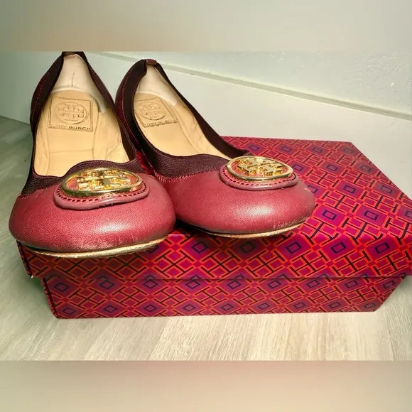 TORY BURCH Caroline Gold Logo/Cabernet plum Leather Ballet Flat Shoes Size 7.5 M