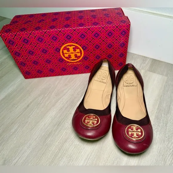 TORY BURCH Caroline Gold Logo/Cabernet plum Leather Ballet Flat Shoes Size 7.5 M