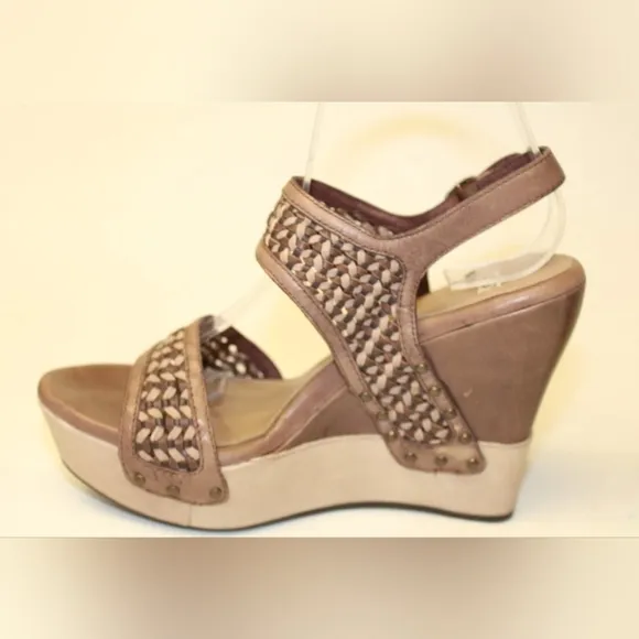 UGG Assia Heeled Sandals Women Size 7.5 38.5 Woven Neutral Leather Shoes