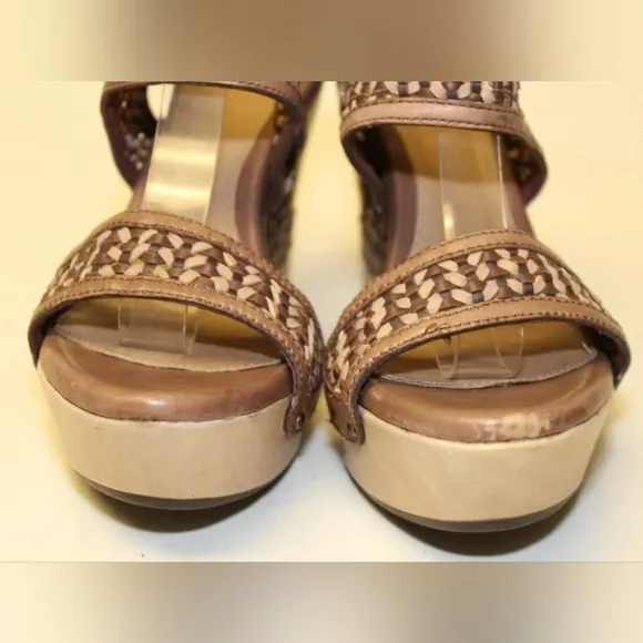 UGG Assia Heeled Sandals Women Size 7.5 38.5 Woven Neutral Leather Shoes