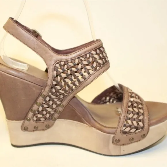 UGG Assia Heeled Sandals Women Size 7.5 38.5 Woven Neutral Leather Shoes