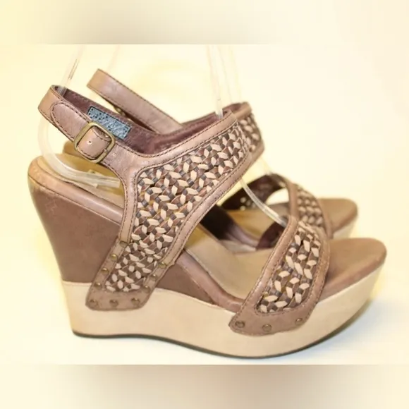 UGG Assia Heeled Sandals Women Size 7.5 38.5 Woven Neutral Leather Shoes