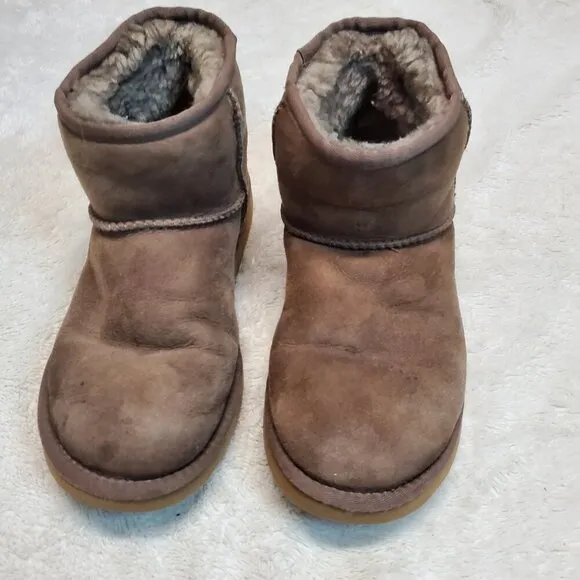 Ugg Classic Chocolate Brown Suede Lined Mini Short Bootie Boots Shoes Women 6